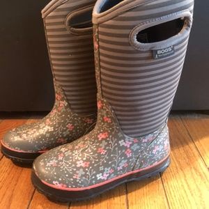 Bogs size 1 used Girls grey with flowers
